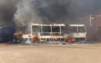 Incêndio atinge garagem de ônibus em Sapucaia do Sul
