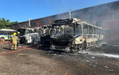Quatro linhas de ônibus são alteradas em Sapucaia do Sul devido ao incêndio em quatro veículos