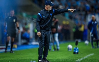 Mano Menezes valoriza desempenho do Grêmio após vitória sobre o Vasco