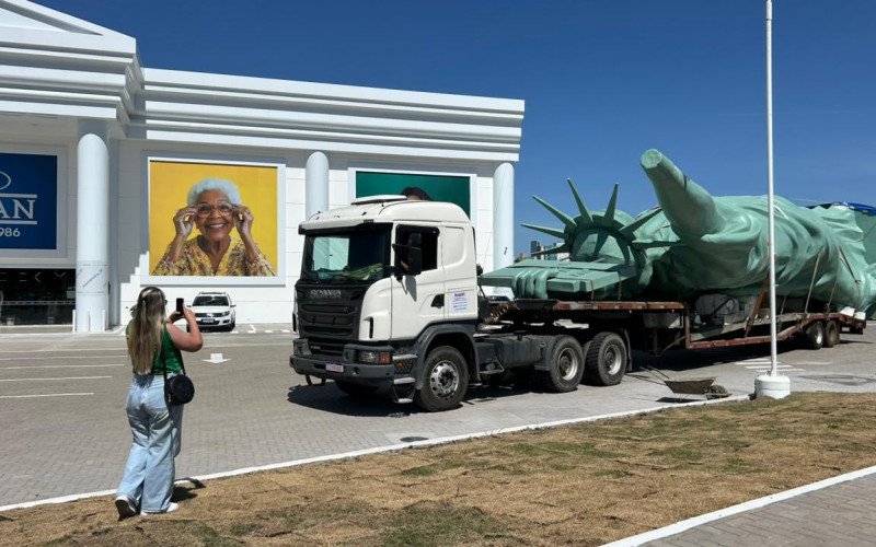 Chegada da estátua da Havan em Novo Hamburgo | abc+