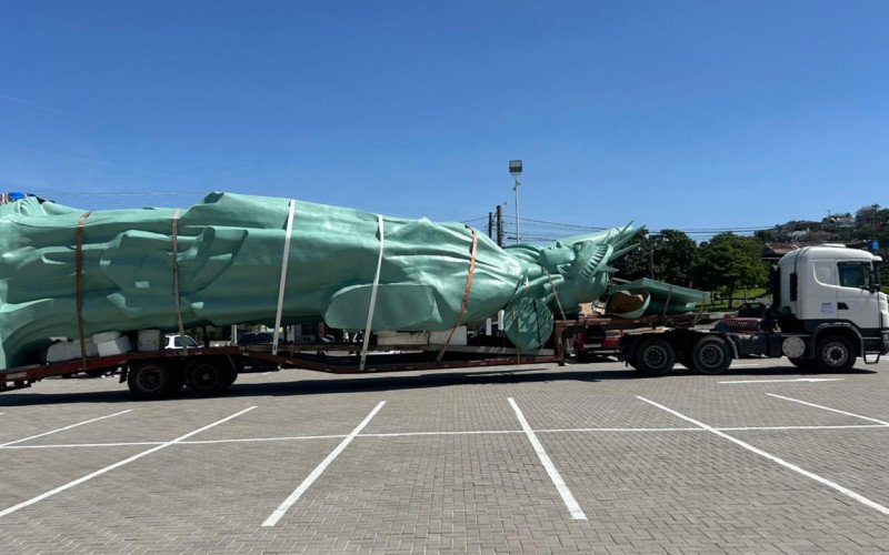 Chegada da estátua da Havan em Novo Hamburgo | abc+