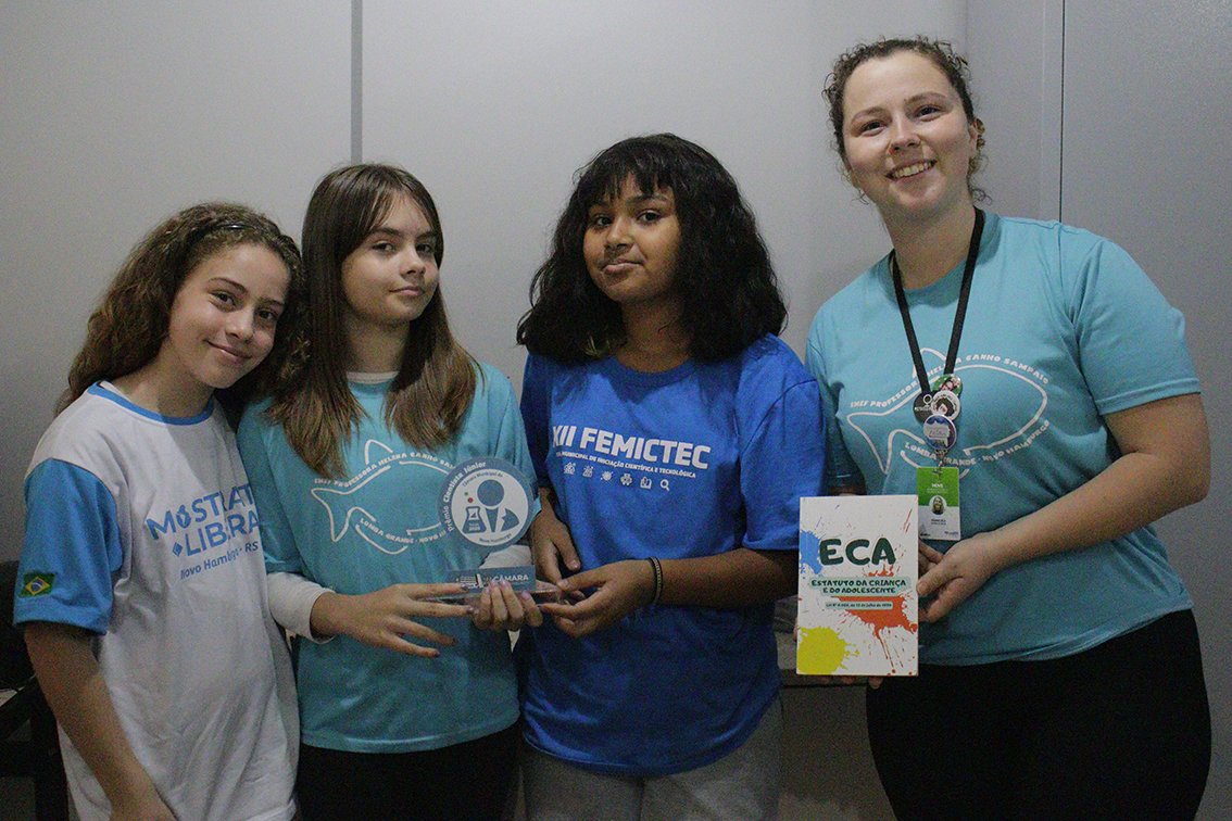 Isabelly Rodrigues, 10 anos, Vitória Martins Maciel e Laís Vitória de Abreu Sutil, ambas de 11 anos. Orientadas pela professora Franciele Silva, as estudantes da Escola Municipal de Educação Básica (Emeb) Prof. Helena Canho Sampaio, de Lomba Grande | abc+