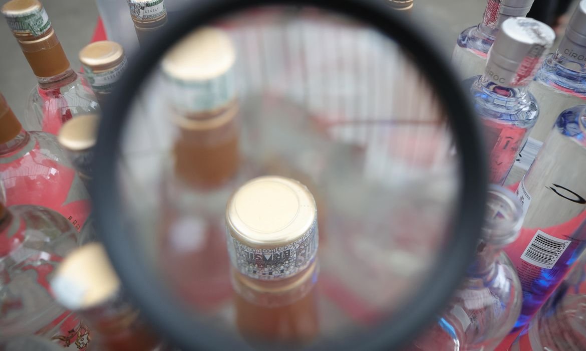 Brasil chega a 16 mortes confirmadas de intoxicação por metanol | abc+