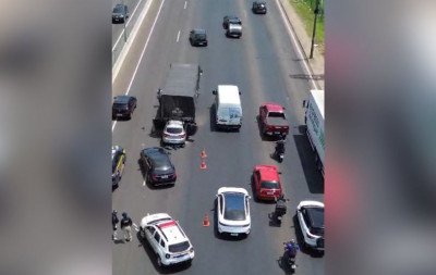 BR-116: Morre motorista de carro que ficou embaixo de caminhão após acidente