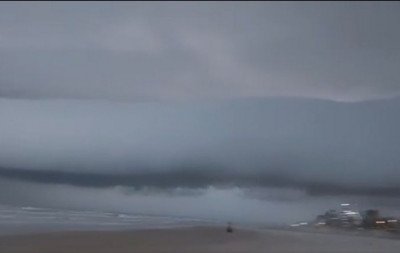 VÍDEO: Nuvem rolo impressiona no litoral gaúcho durante chegada de frente fria