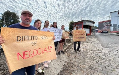 "Me senti enganado": Ex-funcionários do frigorífico do Vale do Paranhana protestam por direitos trabalhistas não pagos