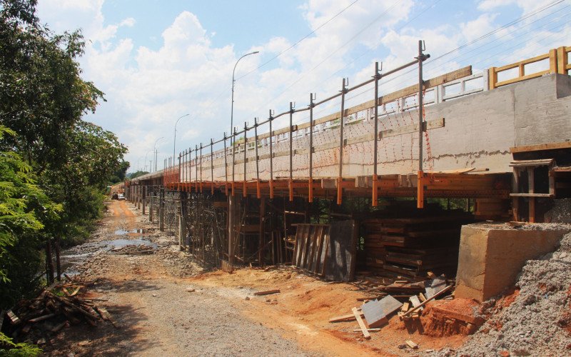 Conclusão da adutora chegou a 50% e deve ser concluída no início do próximo ano