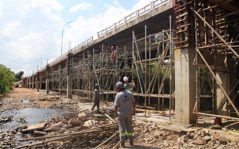 Conclusão da adutora chegou a 50% e deve ser concluída no início do próximo ano | abc+