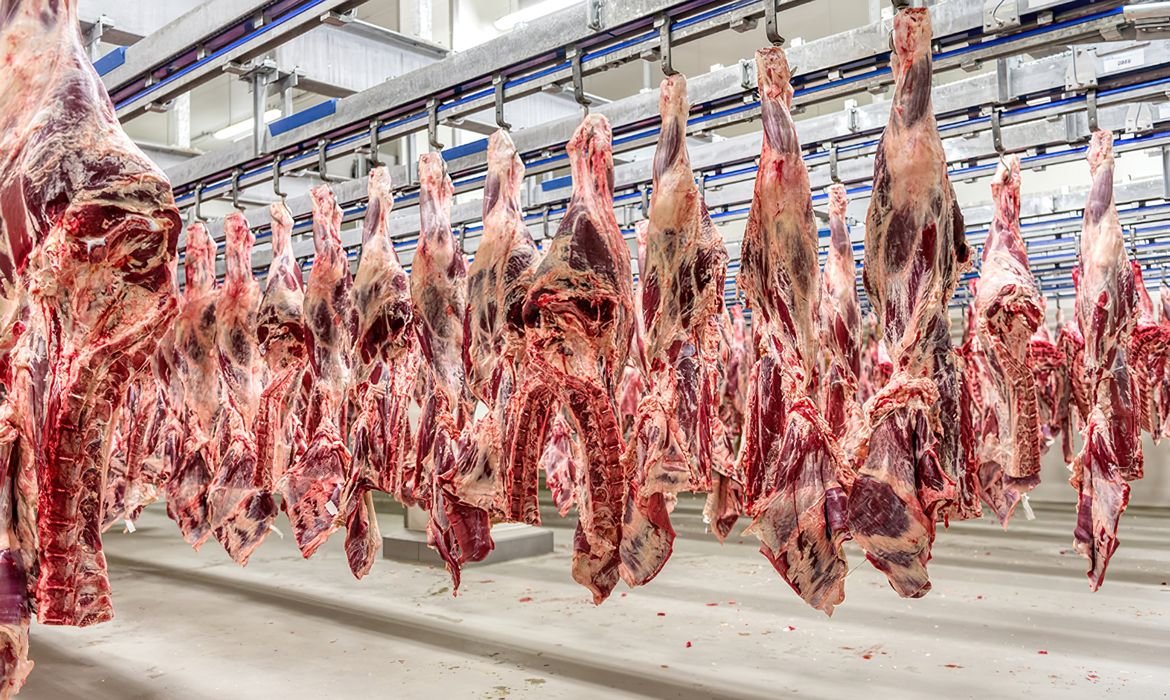 China reabilita 3 frigoríficos brasileiros para exportação de carne bovina