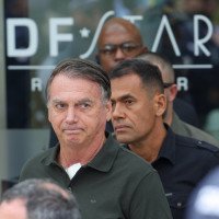 Bolsonaro prestará depoimento sobre arma de fogo acompanhado de seus advogados