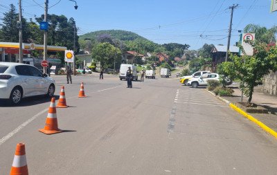 Operação de fiscalização voltada ao transporte de passageiros por aplicativo é realizada em Nova Petrópolis