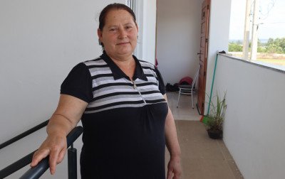 Moradora que se acorrentou em frente a agência da Caixa recebe imóvel pelo Compra Assistida: "Quero ser muito feliz aqui"