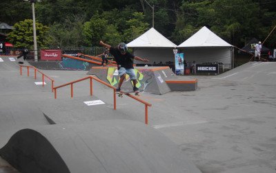 VÍDEO: Jovens dão show de manobras na última etapa da Liga Gaúcha de Skate Street em Sapiranga
