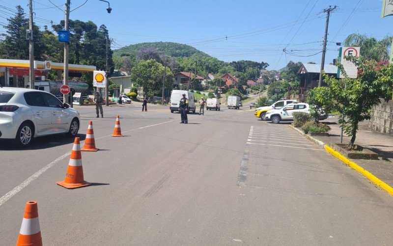 Nova Petrópolis realiza fiscalização de transporte por aplicativo visando a segurança dos passageiros