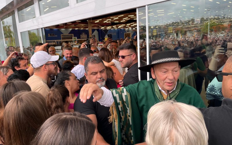 Luciano Hang em inauguração da Havan em Novo Hamburgo  | abc+