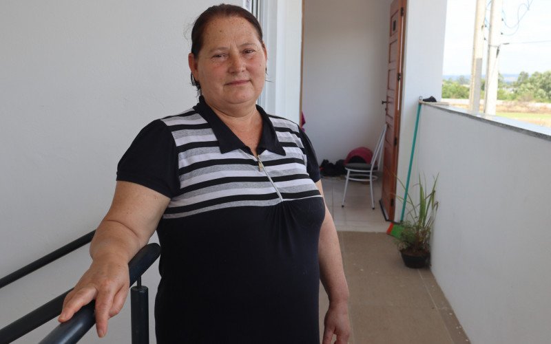 Isalete retirou a chave do imóvel adquirido pelo Compra Assistida na terça-feira (18) e se mudou para a casa do bairro Canudos na quinta-feira (20) | abc+