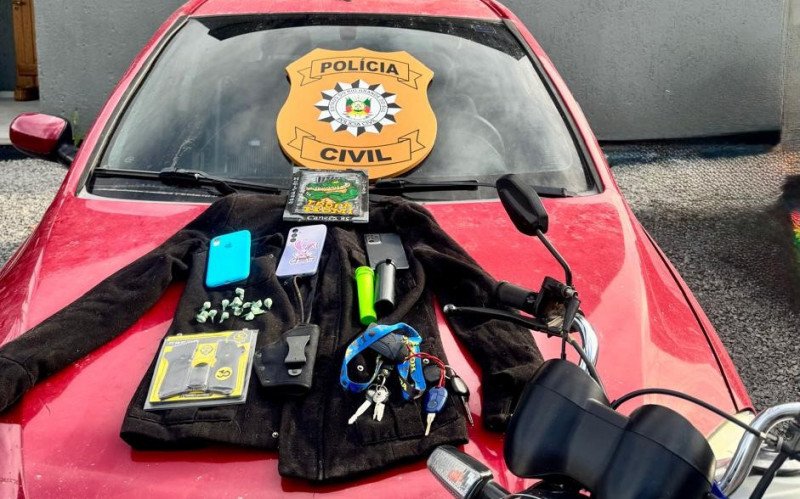 Prisão e apreensão de drogas e veículo em Canela
