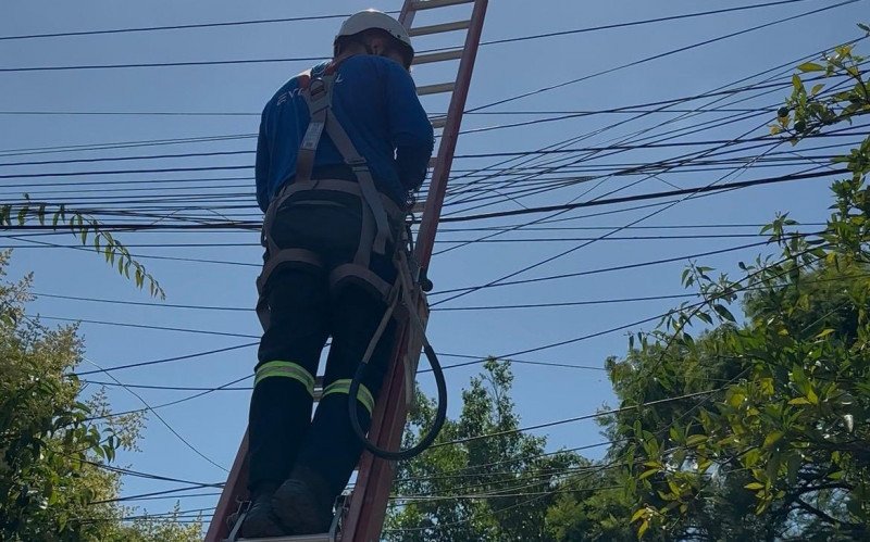 Operação Postes Risco Zero teve serviços na Avenida Integração, no bairro Feitoria