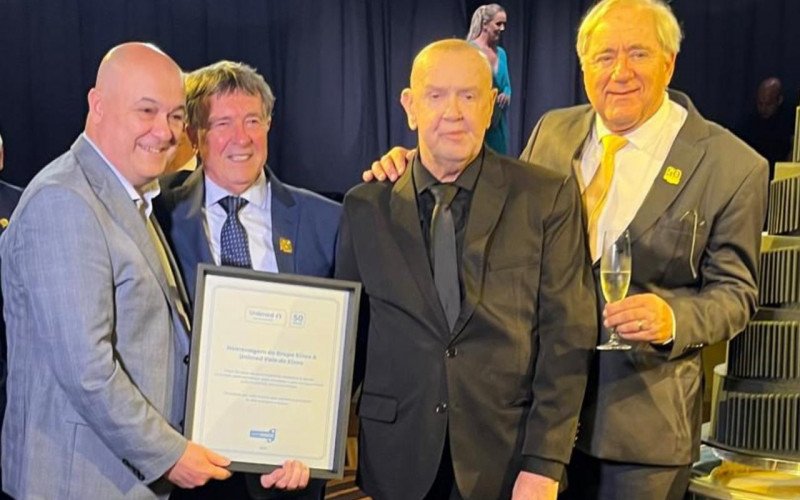 Grupo Sinos presta homenagem à diretoria da Unimed Vale do Sinos | abc+