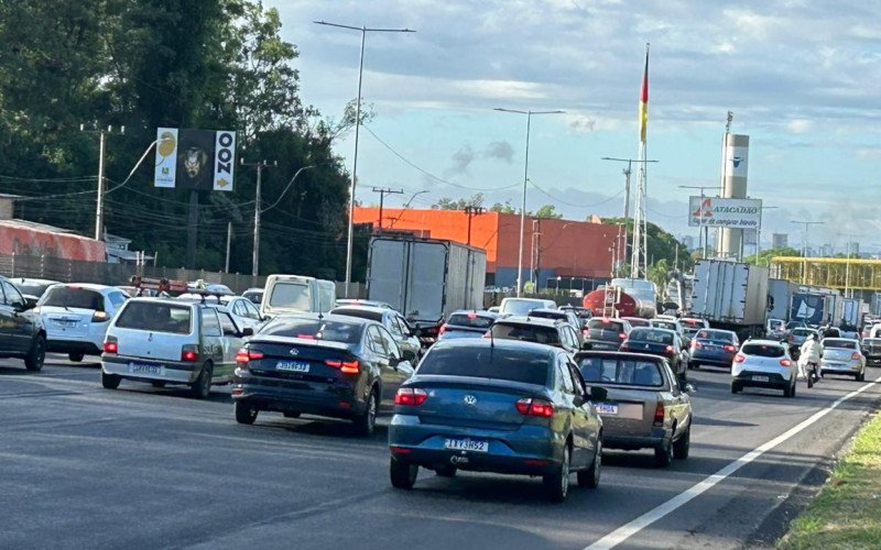 BR-116: Obras e alto fluxo de veículos causam lentidão no Vale do Sinos | abc+