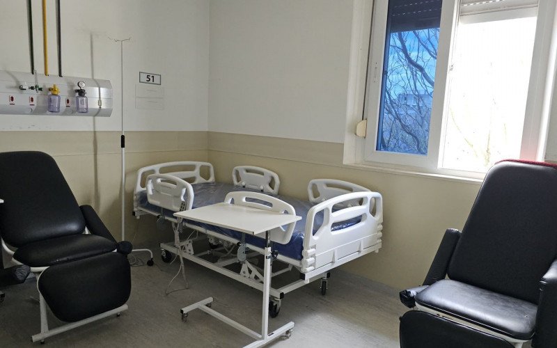 O Hospital Centenário recebeu 49 novas camas elétricas nesta segunda-feira (24). 