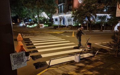 Faixas de segurança da área central de Gramado recebem revitalização; serviços são executados em horário alternativo