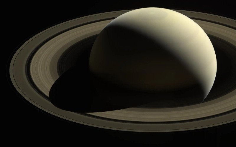 Saturno possui sete anéis principais, feitos de lascas de gelo e pedras | abc+