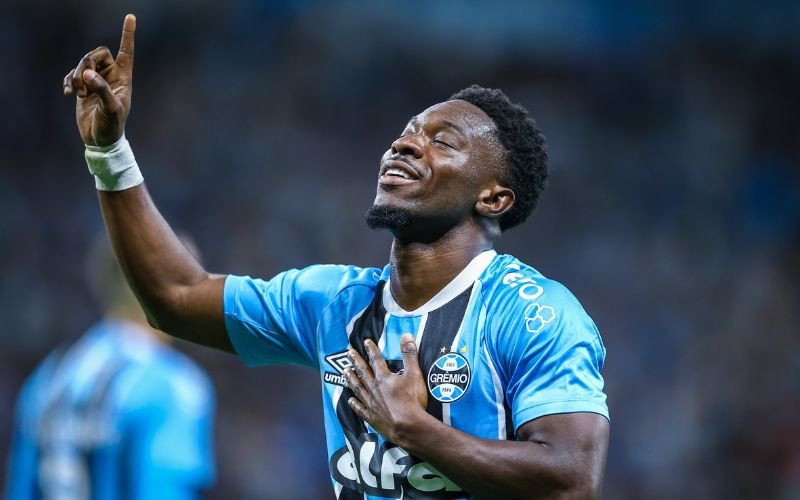 Amuzu marcou o gol de empate do Grêmio deu inicio a virada sobre o Palmeiras | abc+