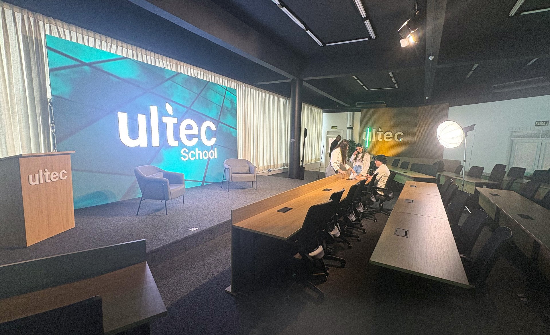 Ultec School funcionará em modernas salas e estúdios de rádio e TV | abc+