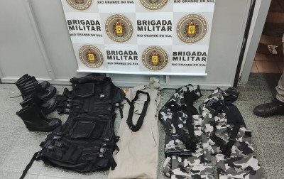 Fardas da Brigada Militar, arma, munições e drogas são apreendidas no Vale do Paranhana