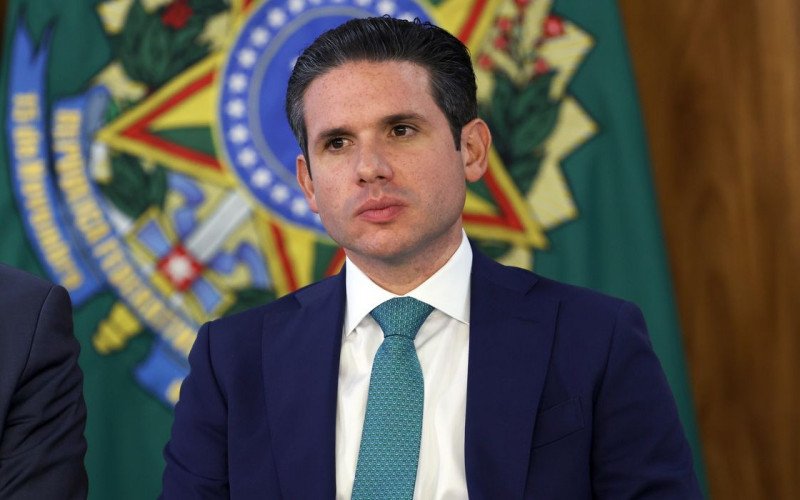 Com fuga de Ramagem, Motta proíbe deputados de votarem do exterior | abc+