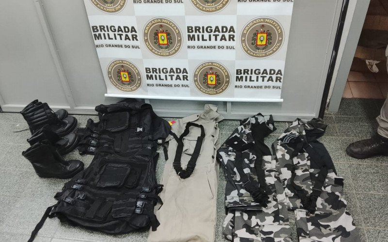 Um uniforme convencional e dois camuflados foram apreendidos em Rolante | abc+
