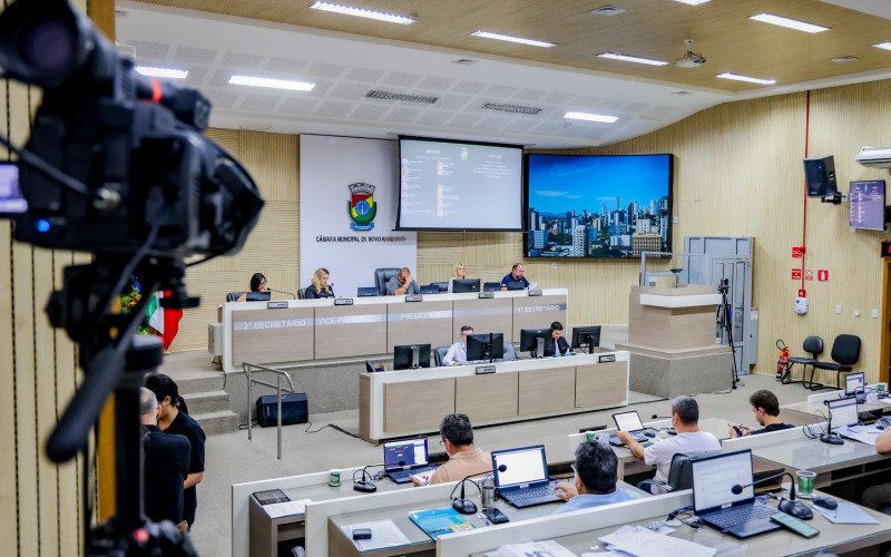 Iniciativa de Coller enfrenta resistência e discussão é transferida para 2026 | abc+