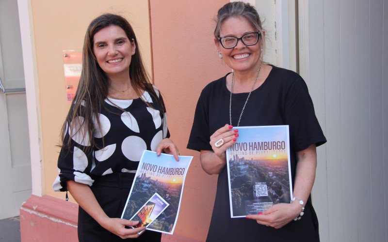 Turismóloga Luciana Quaiatu e a diretora de turismo Juliane Mello