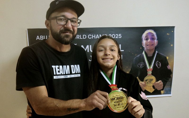 Katryni celebra conquista ao lado do pai | abc+