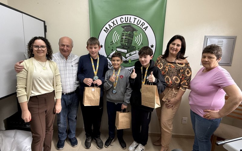 Escola Maximiliano Hahn reinaugura projeto de rádio com participação dos alunos