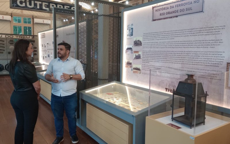Vice-prefeita Regina Caetano e o secretário de Cultura, Geison Freitas, na reinauguração do Museu do Trem