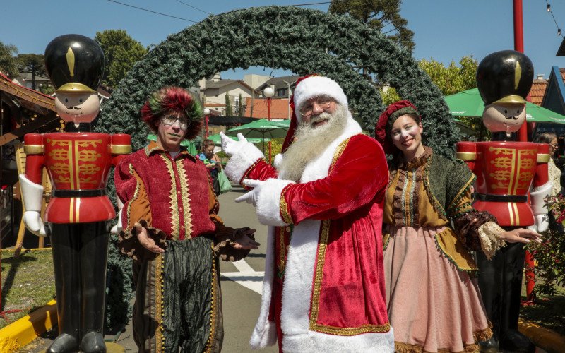 Sonho de Natal tem estreia do desfile "O Livro Mágico de Receitas do Papai Noel" nesta sexta