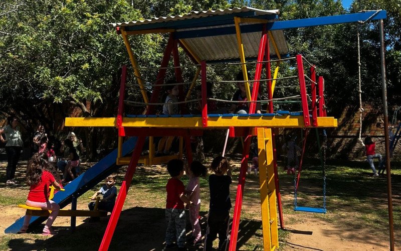 há ações sendo feitas na Praça Brinco de Princesa, com arte urbana, reforma de brinquedos, bancos, lixeiras entre outras