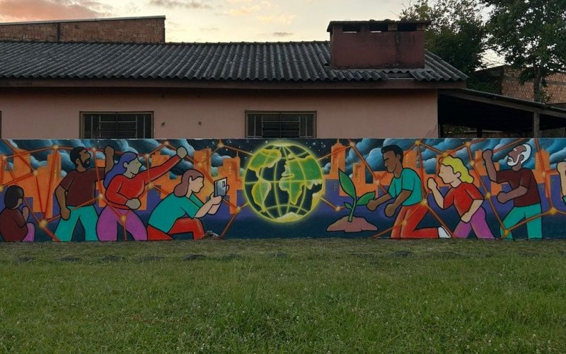 Na Praça Novo Sinos, a revitalização iniciou na semana passada, com pintura dos muros