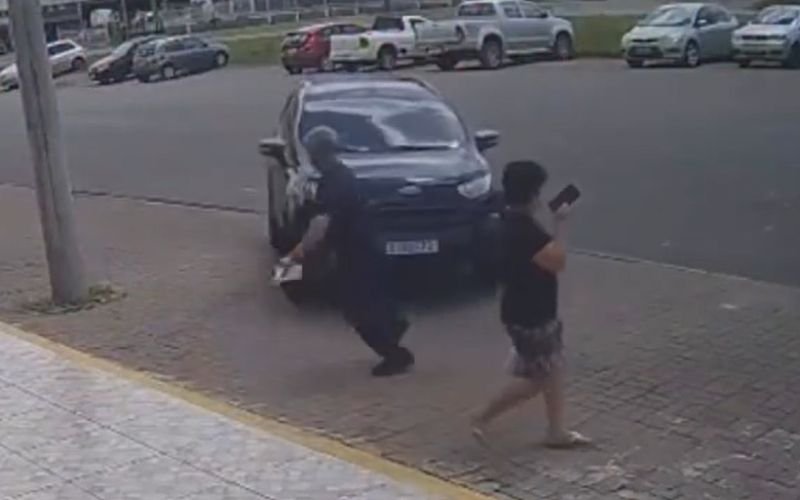 Policial militar quase é prensado por caminhonete em Passo Fundo | abc+