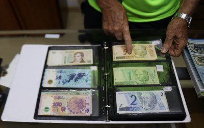 Conversas de Porão volta neste sábado com edição dedicada à história do dinheiro no Brasil