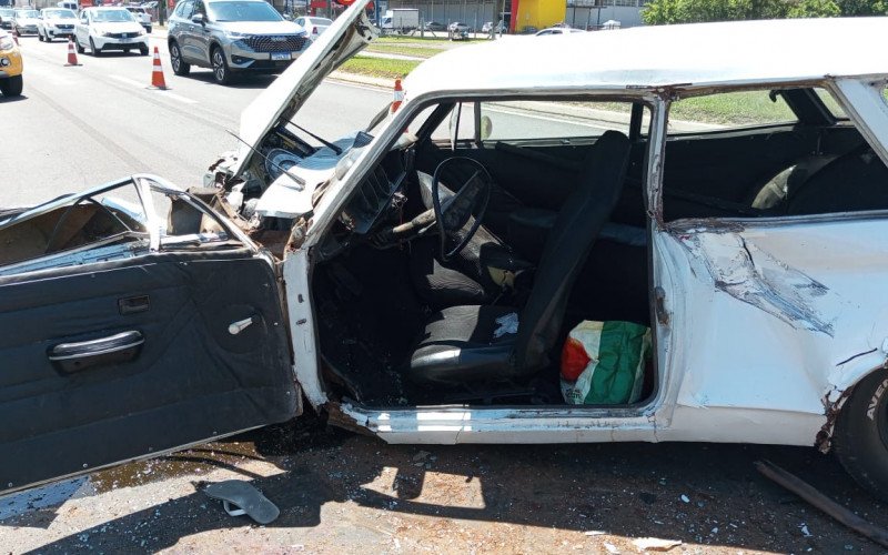 Acidente entre carro e caminhão na RS-240