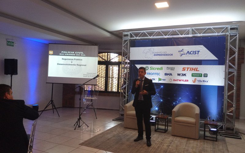 Delegado Eduardo Hartz falou no Momento do Empreendedor, evento da Acist-SL