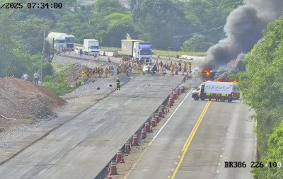 BR-386: Caminhão de botijão de gás pega fogo na rodovia
