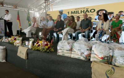Conab entrega cesta de alimentos de número 1 milhão e anuncia investimentos no Rio Grande do Sul