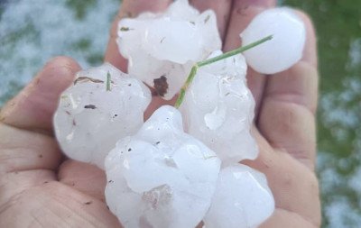 PREVISÃO DO TEMPO: Queda de granizo atinge parte do RS em dia de risco para temporal e vento acima de 100 km/h