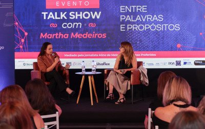 Talk show com Martha Medeiros lota auditório da CDL-NH