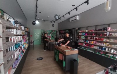 Comerciantes reclamam da falta de energia elétrica na terceira quadra da Rua Independência