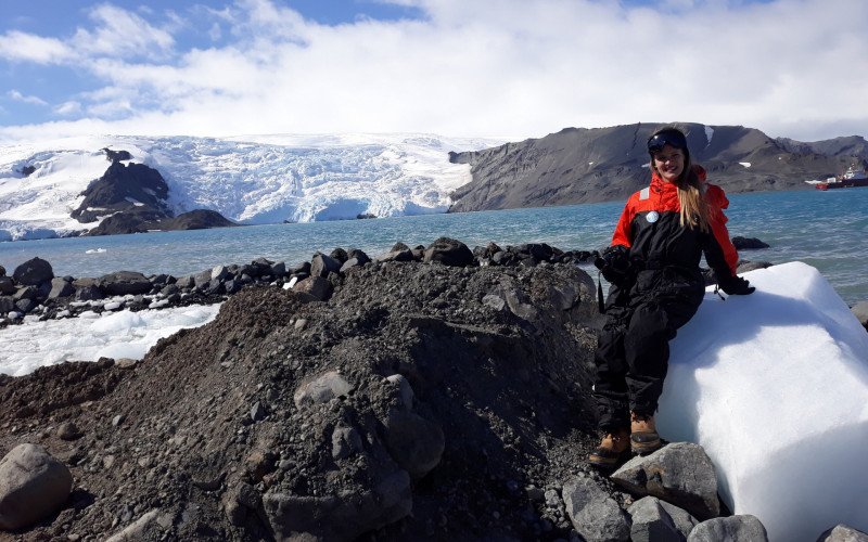 Ailim Schwambach na Antártica em 2020 | abc+